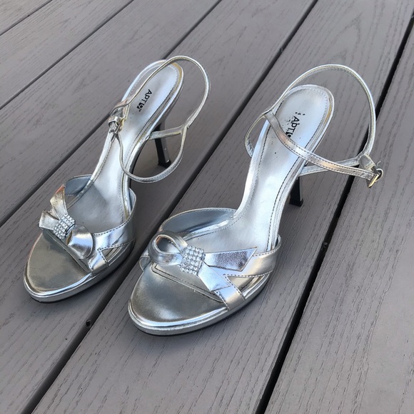 Heels - Picture 5 of 8